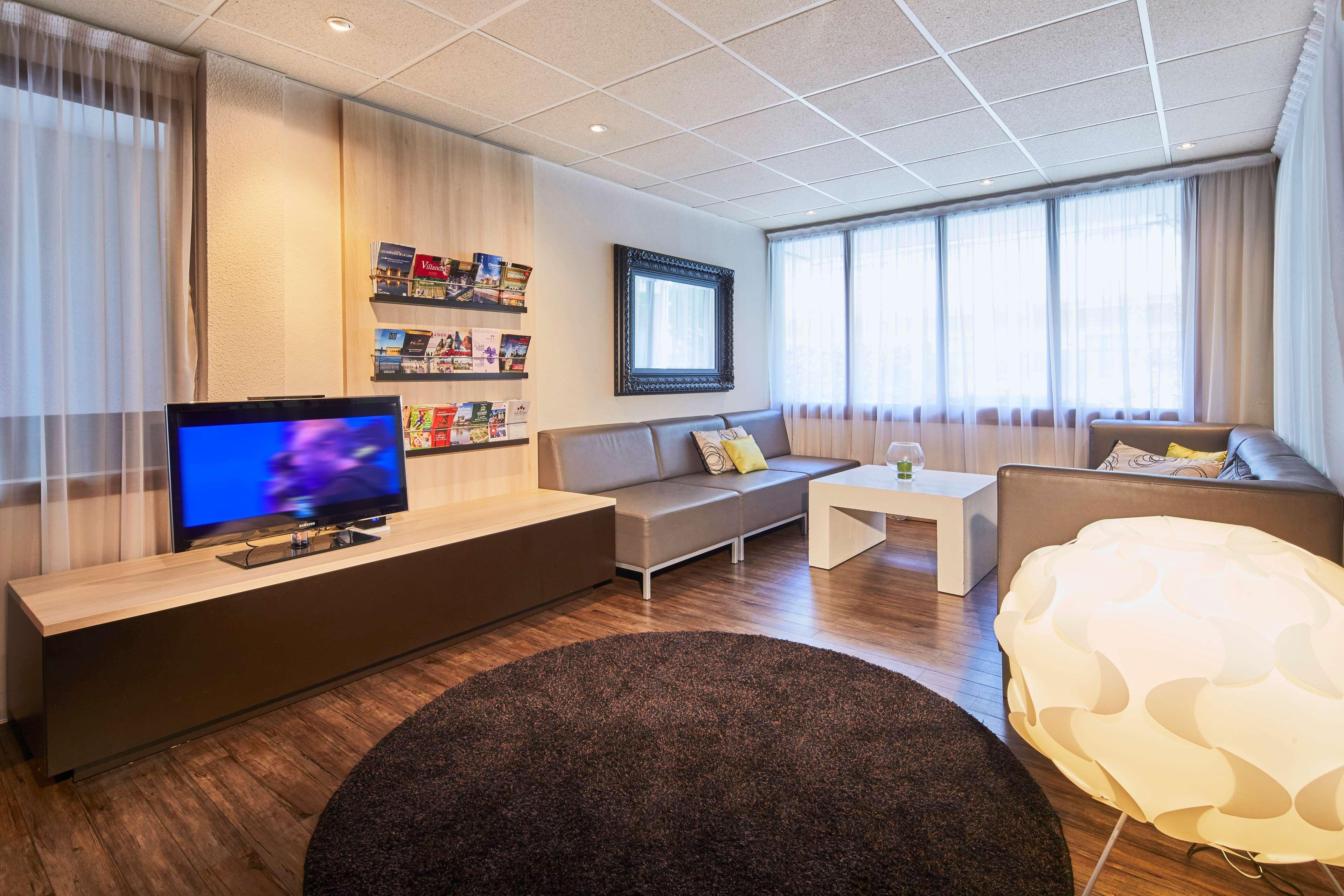 Kyriad Tours Sud - Chambray Les Tours Exterior foto