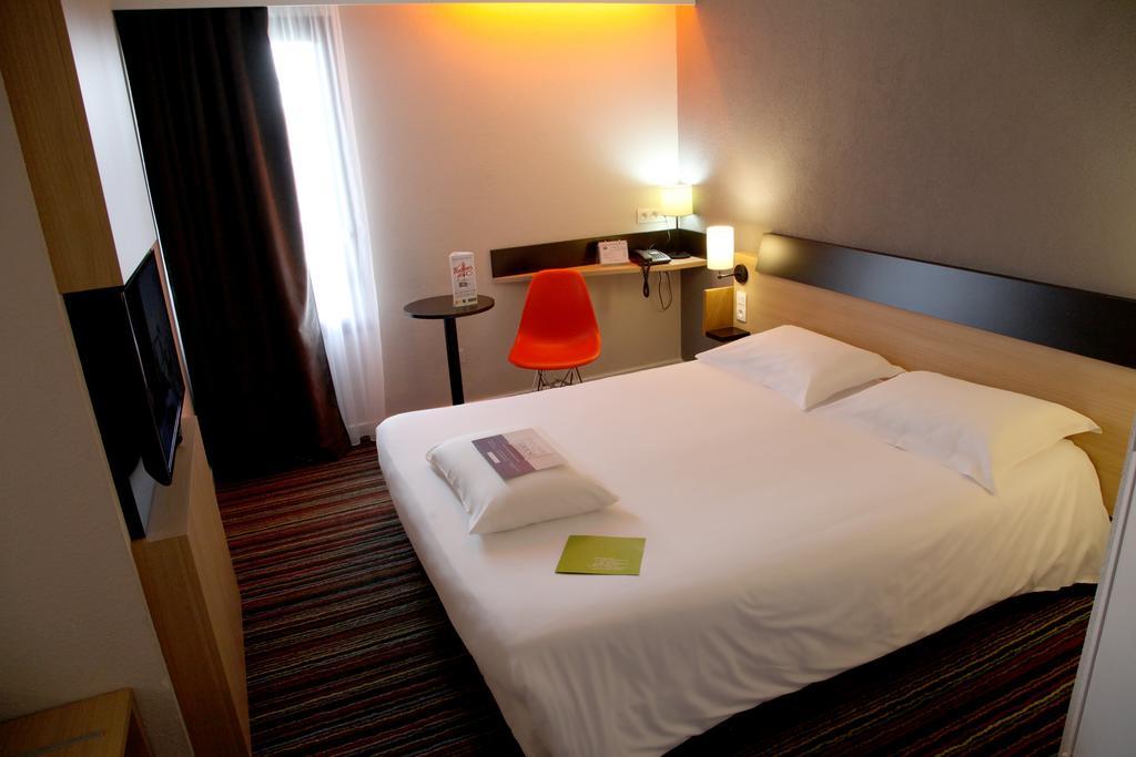 Kyriad Tours Sud - Chambray Les Tours Exterior foto
