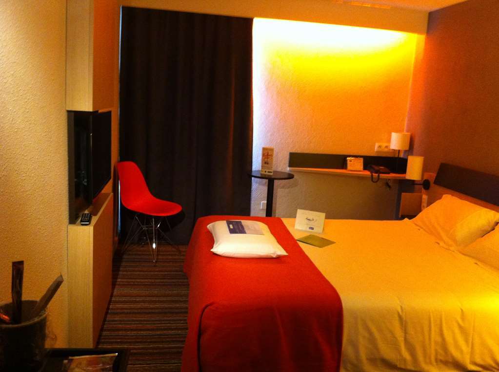 Kyriad Tours Sud - Chambray Les Tours Zimmer foto